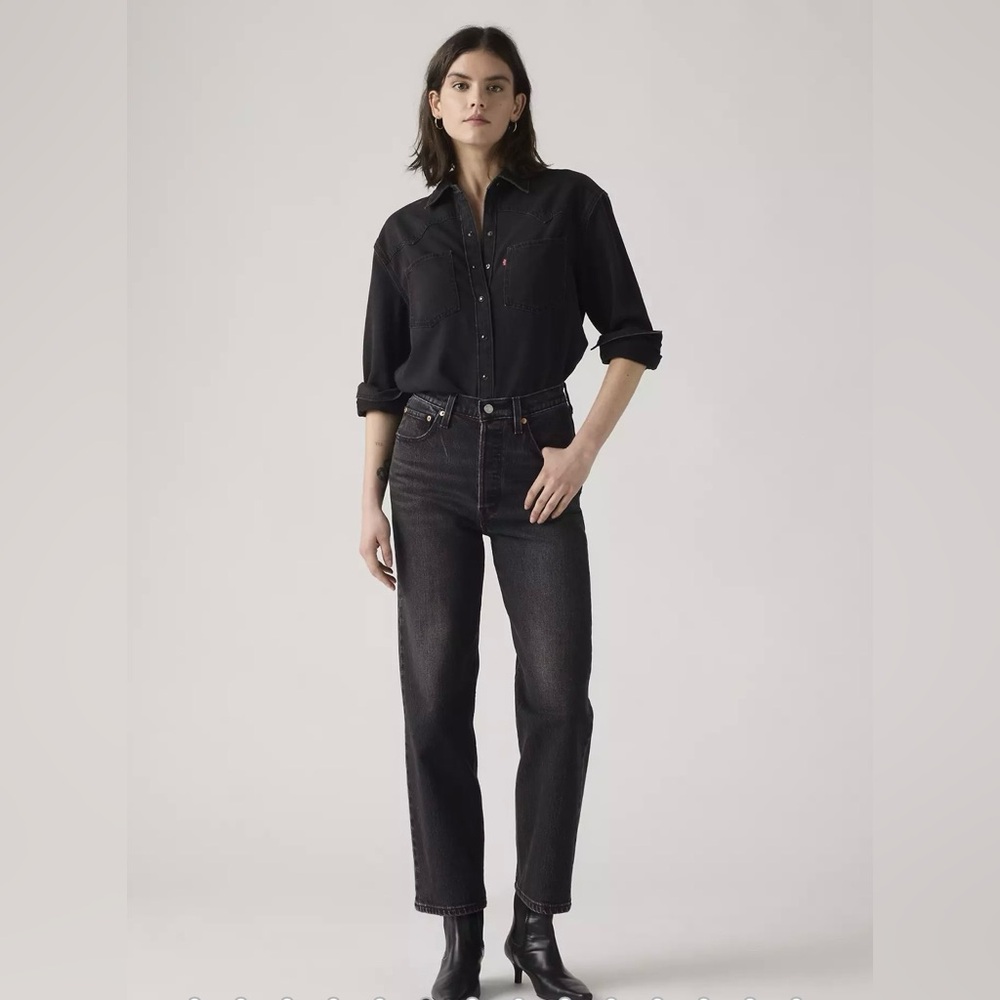 Levi's Ribcage Straight Ankle in Washed Black